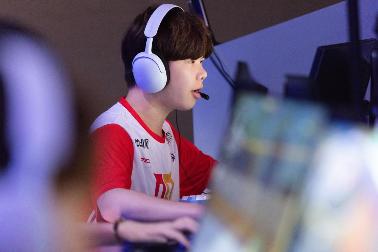 TeamWE爆冷EDG，Bwipo三分雨点燃全场