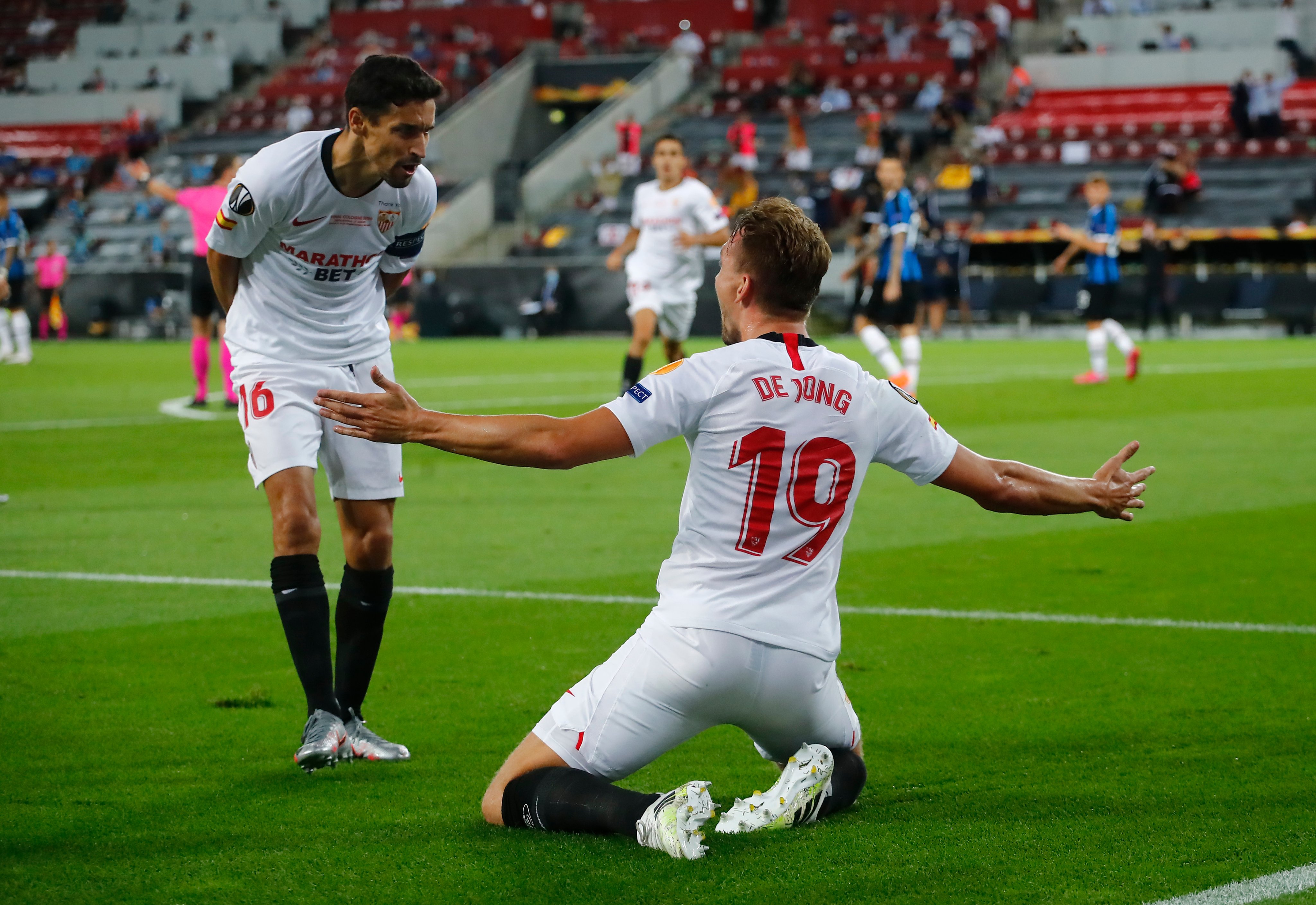 德国逆转塞维利亚，格拉利什打破历史纪录