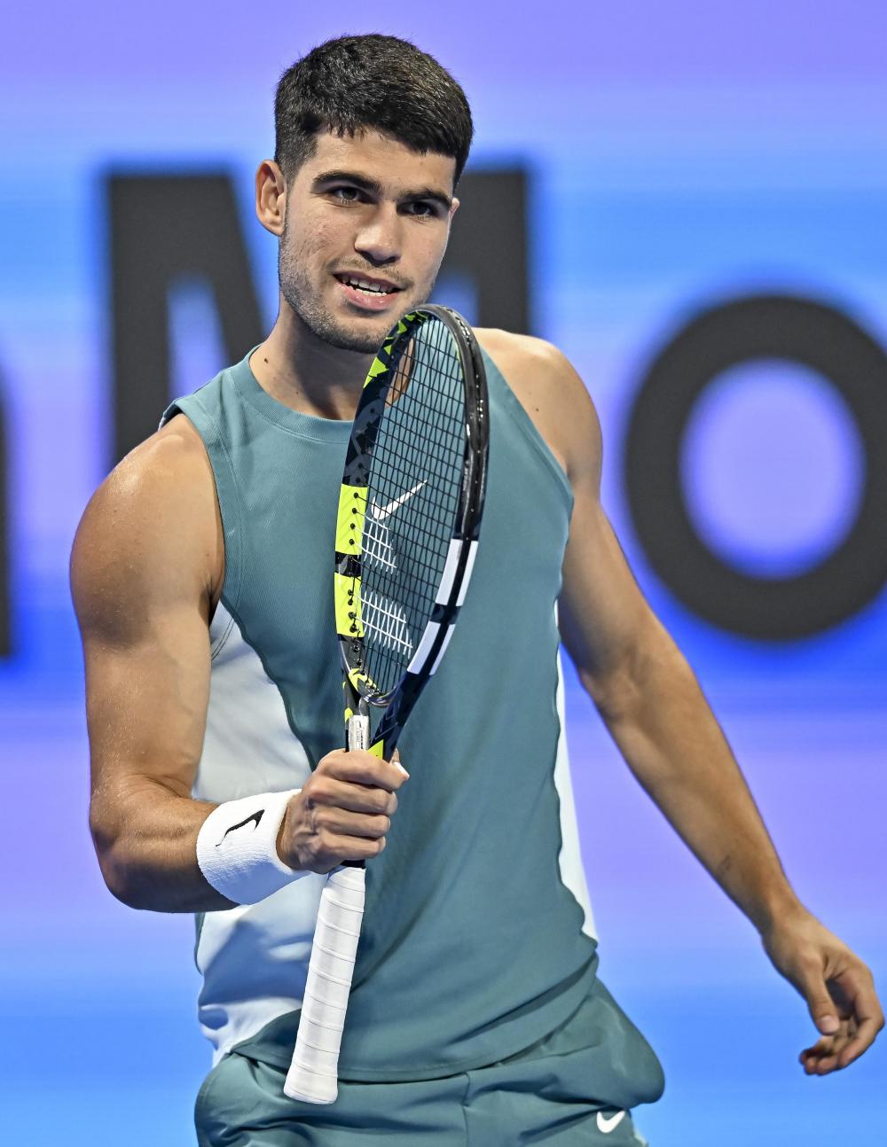 包含世界网球队轻取法国网球队，阿尔卡拉斯高光表现的词条