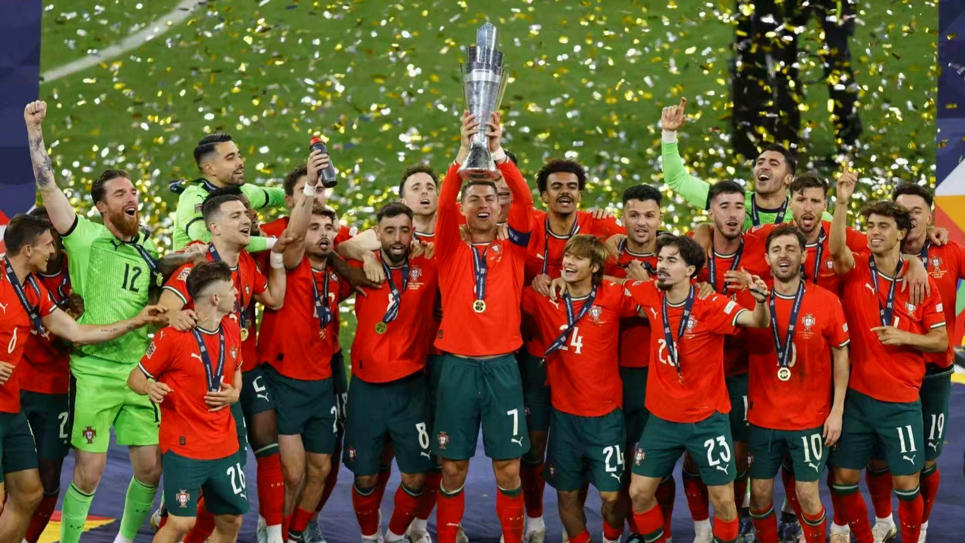 lpl官网-关于欧国联赛气氛火爆，球员斗志昂扬的信息