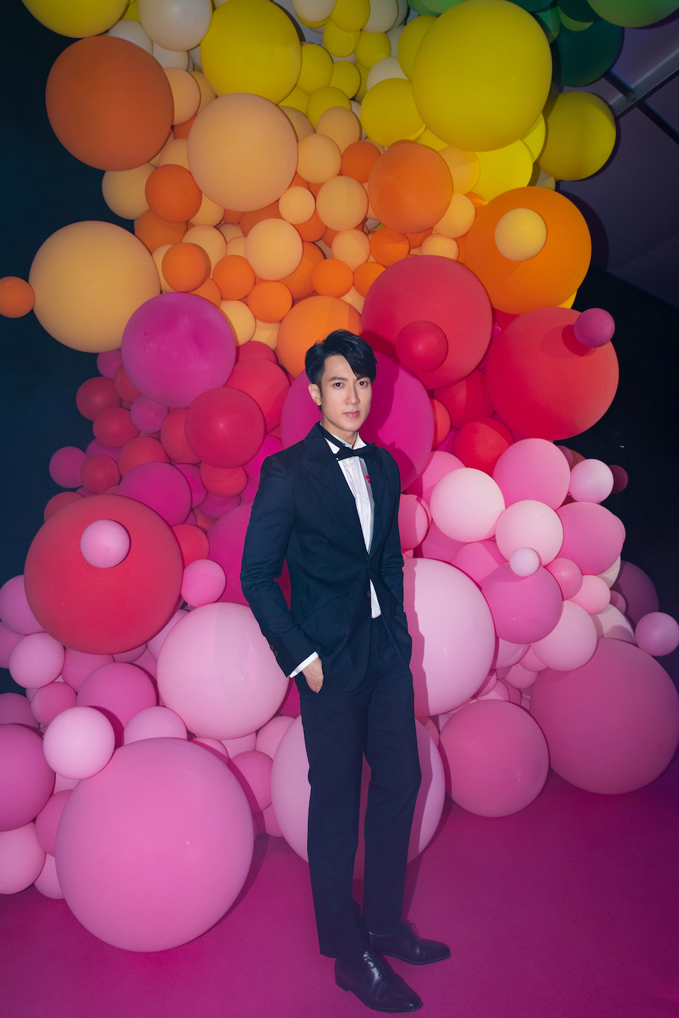 球队老板出席慈善晚宴，向贫困家庭提供帮助