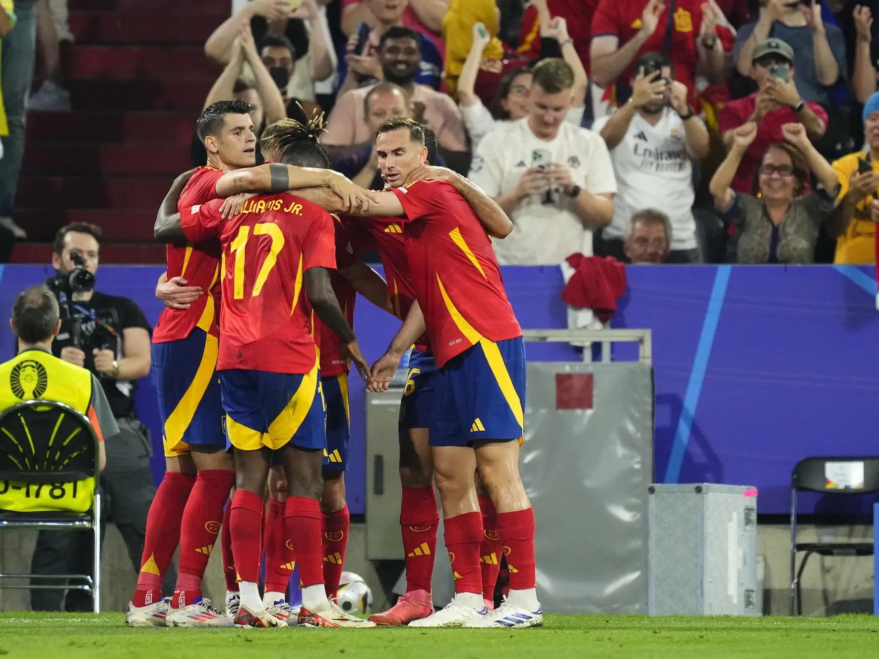 法国队横扫中国队，波尔点燃赛场的简单介绍