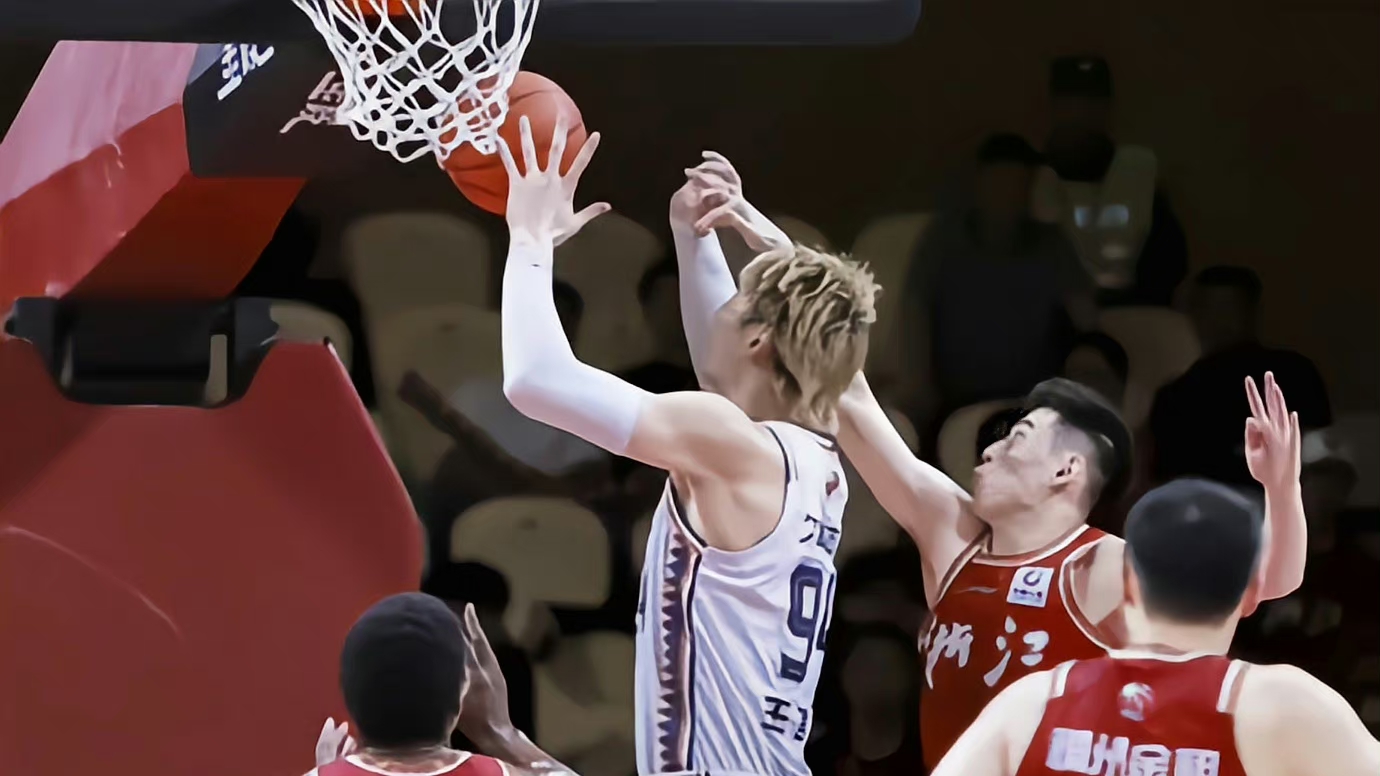 英雄联盟竞猜-浙江队横扫青岛队，布克统治全场的简单介绍