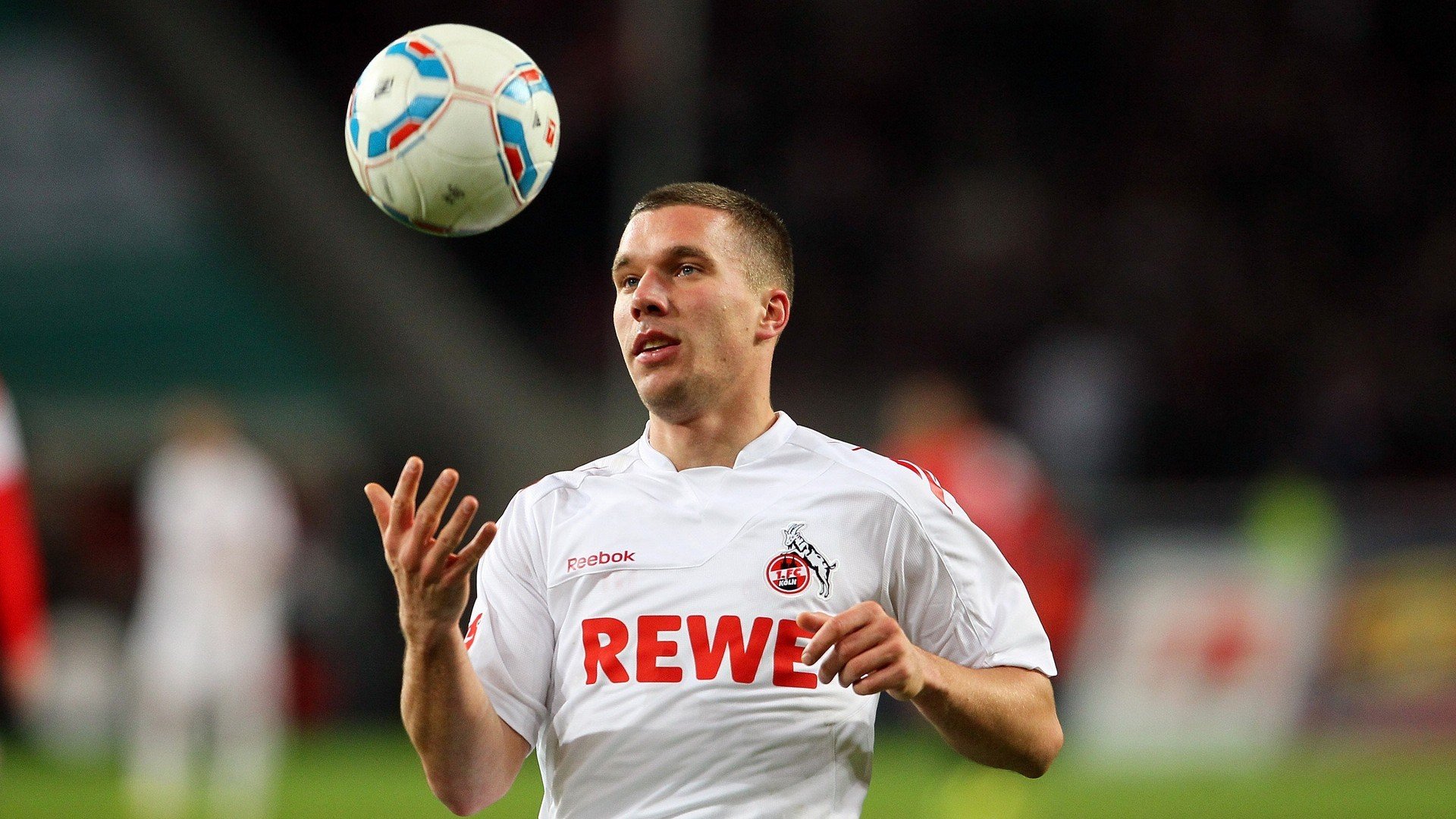 LOL电竞动态-意甲焦点战之夜，姆巴佩末节接管比赛，圣西罗见证新王诞生