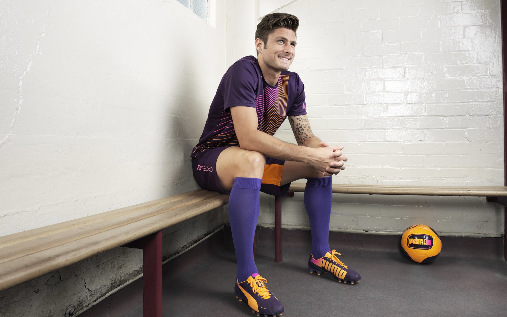 F1新赛季揭幕战焦点，哥伦比亚车队如何压制塞内加尔新星